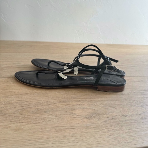 Chanel Oversized CC Logo Black Leather Thong Sandals Size 41 / US 11 - Picture 7 of 9
